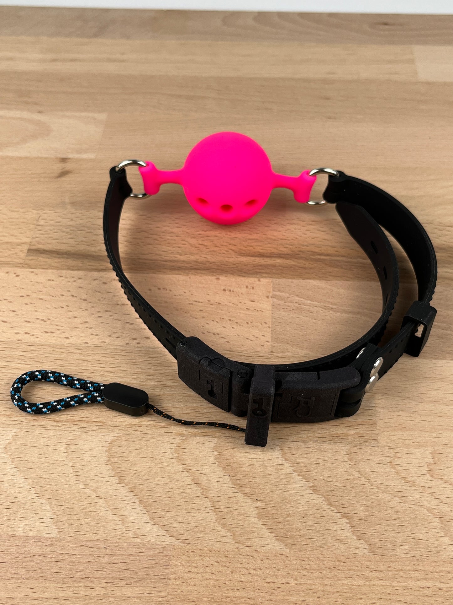 Silikon Ballknebel mit Kink-Lock Schnellverschluss, neon pink, schwarz