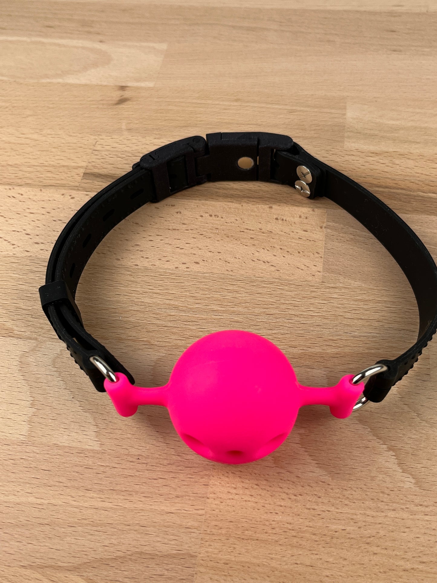 Silikon Ballknebel mit Kink-Lock Schnellverschluss, neon pink, schwarz